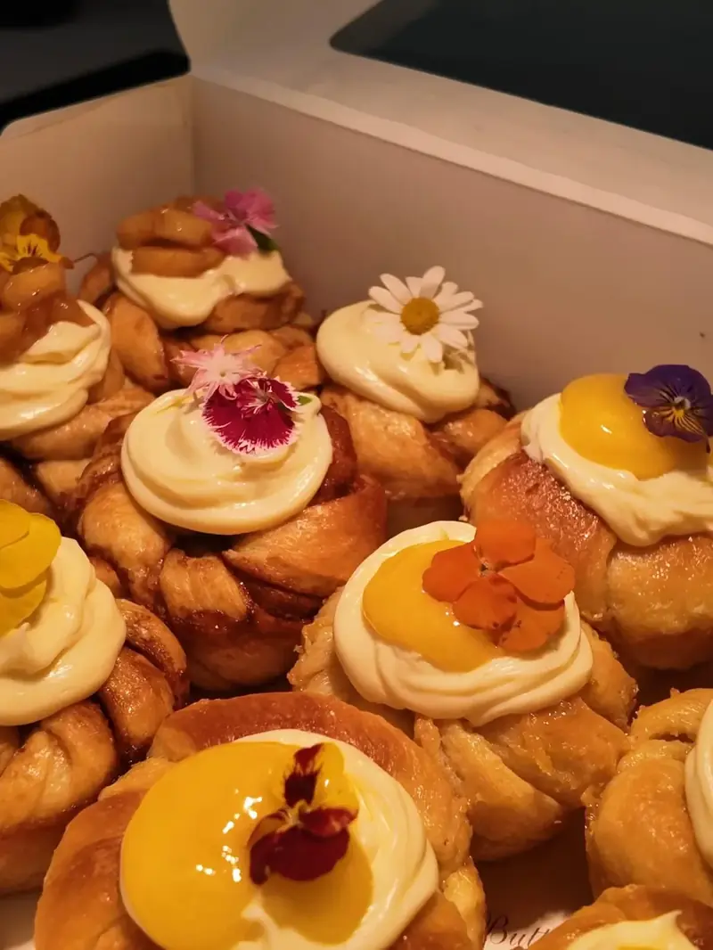 Mini buns box with edible flowers — Butter and Flour HCMC